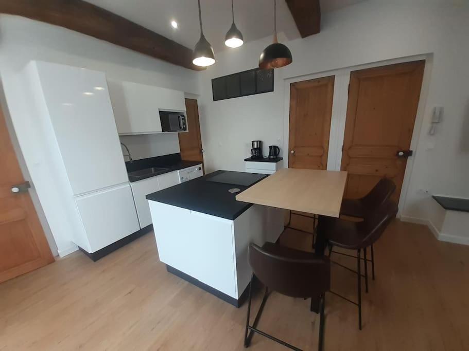Classe 4 Etoiles - Cybele - Centre Ville 2 Chambres, Cour Privative Et Garage Vienne  Exterior foto